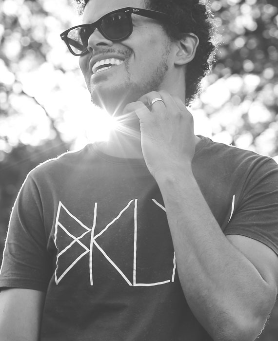 t shirt black and white